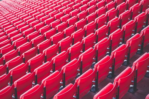 Les sièges pliables sont-ils de retour dans les stades de football?